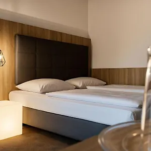 Plaza Hotel&living Frankfurt *** Frankfurt am Main